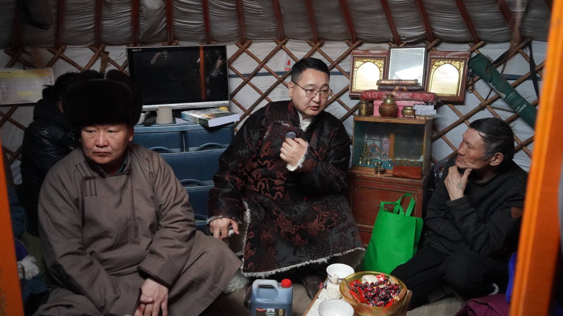 Дундговь аймгийн засаг дарга С.Мөнхчулуун Дэлгэрцогт, Адаацаг суманд ажиллаж байна